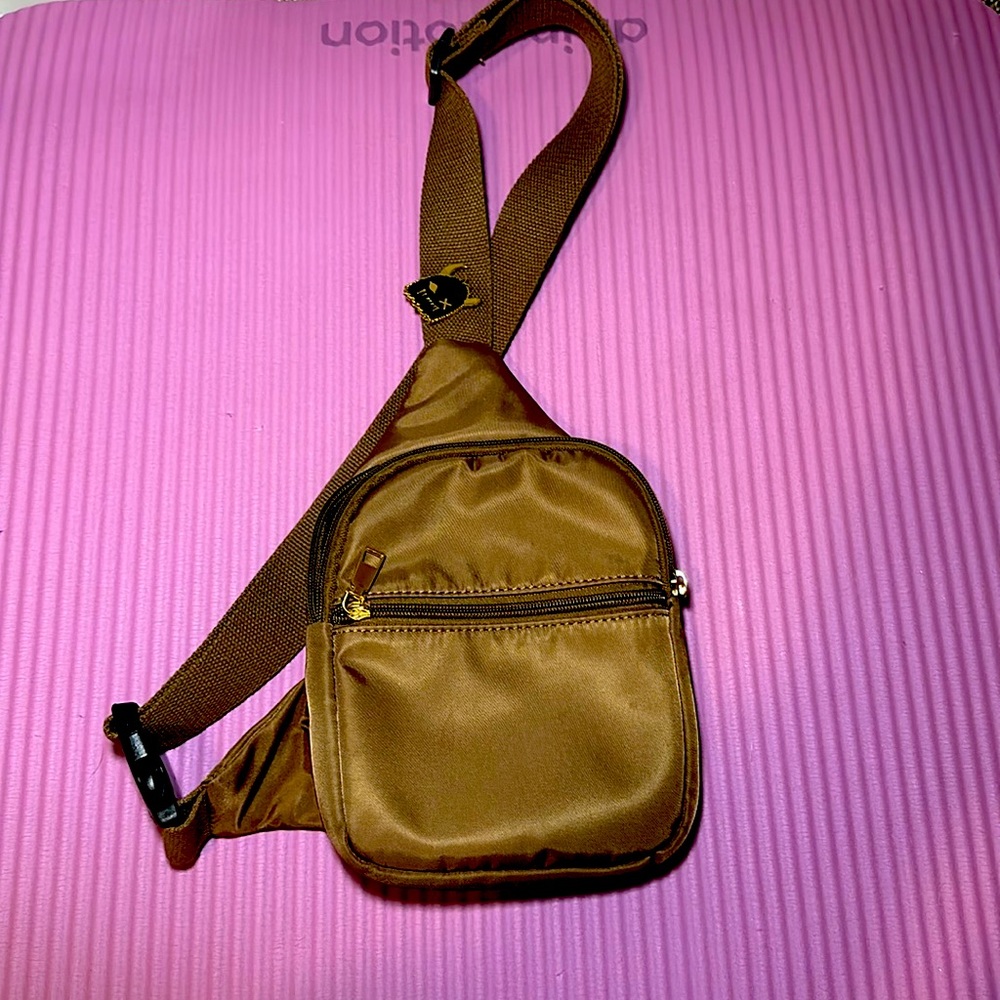 Simple brown crossbody bag.